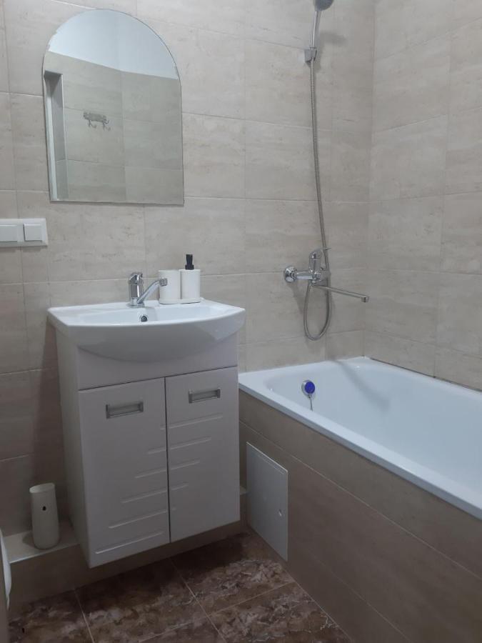 Apartamento Aura On Sydykova Street 290 Bishkek Exterior foto